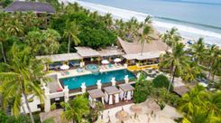 Azul Beach Club: Sensasi Santai Mewah di Pinggir Pantai Legian