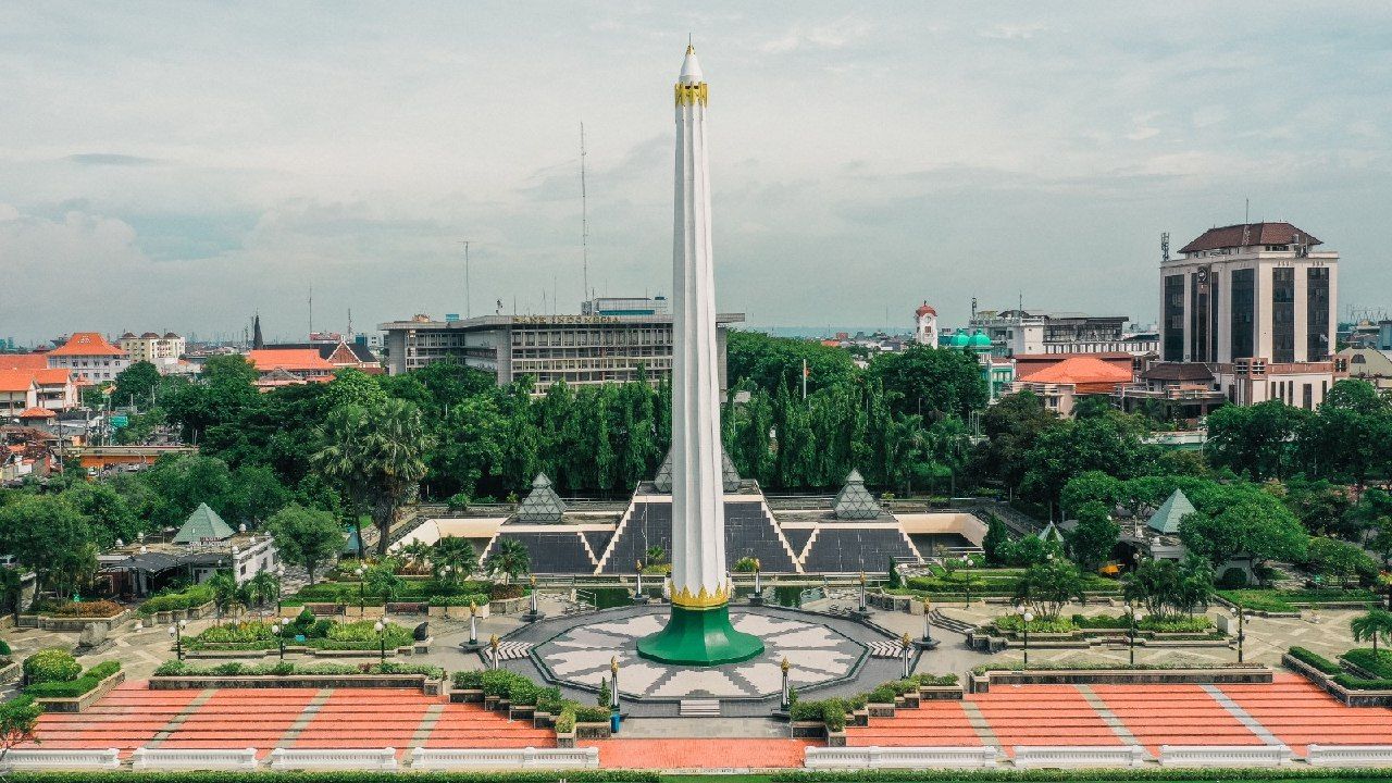 tugu pahlawan.jpg