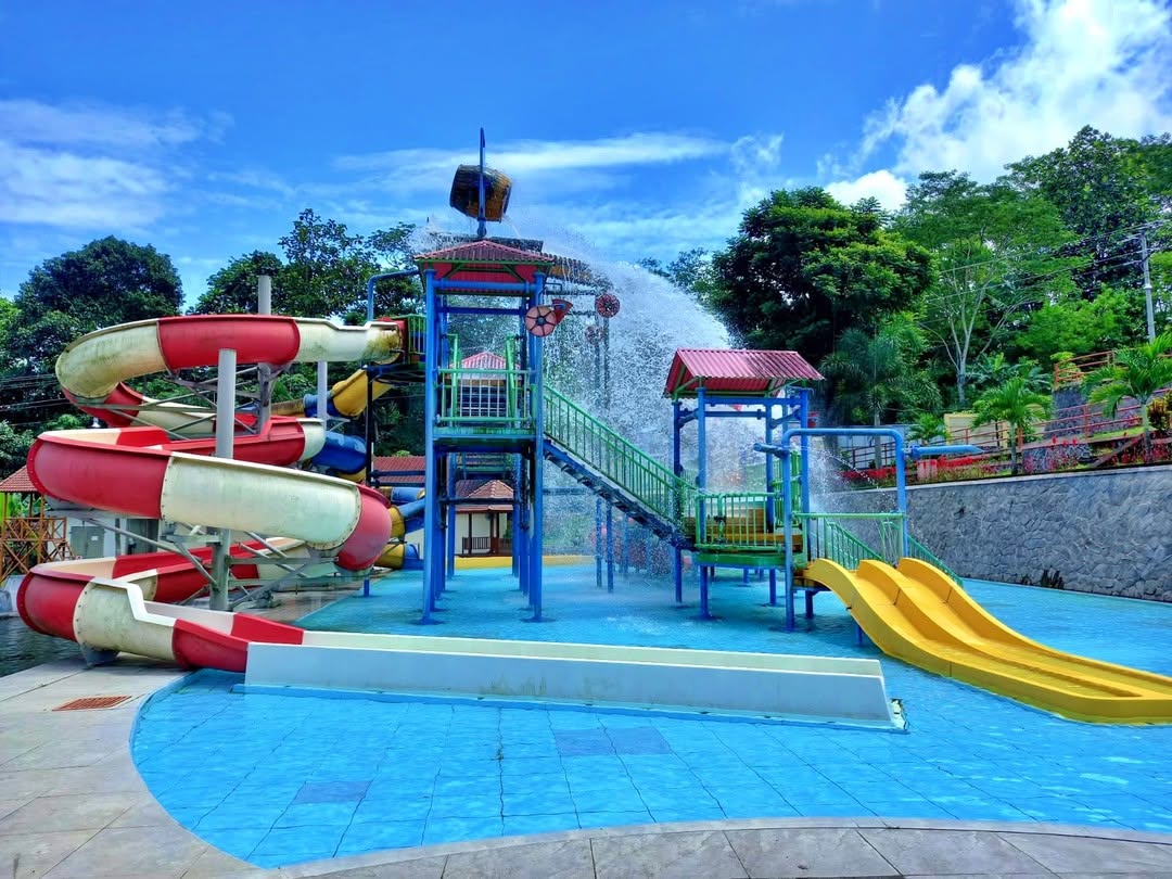 wisata di magelang untuk anak, taman air kalibening.jpg