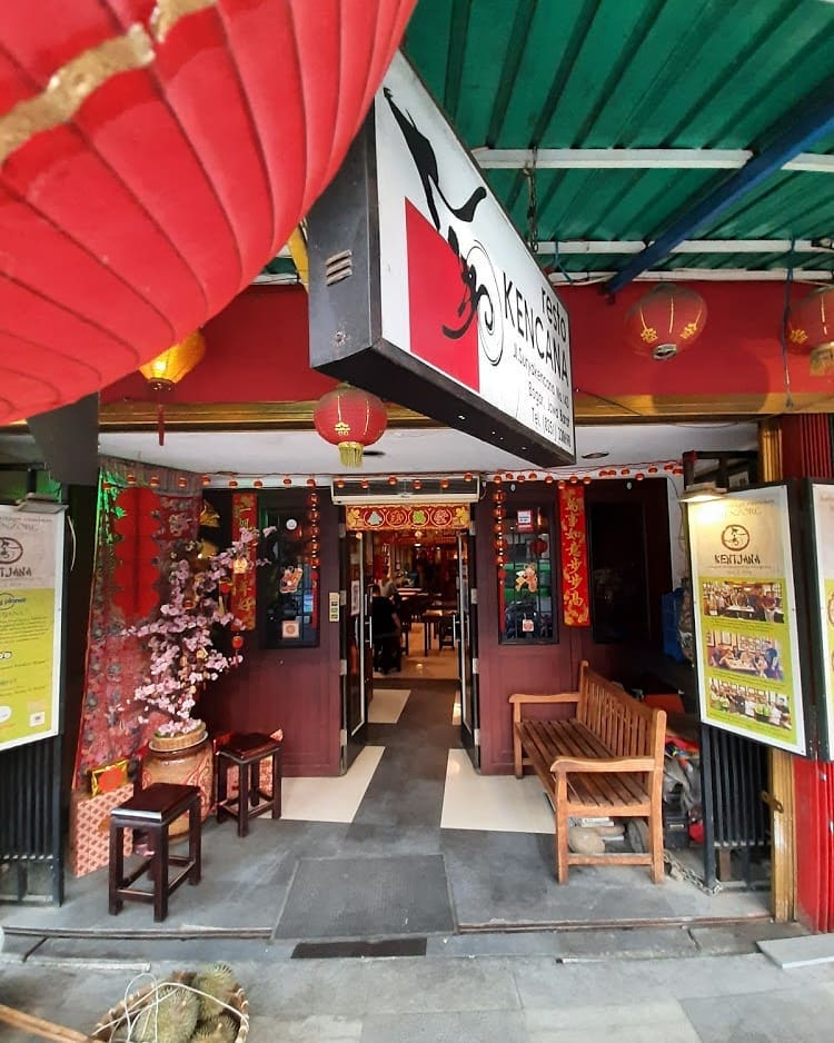 wisata kuliner dekat kebun raya bogor, resto kencana.jpg
