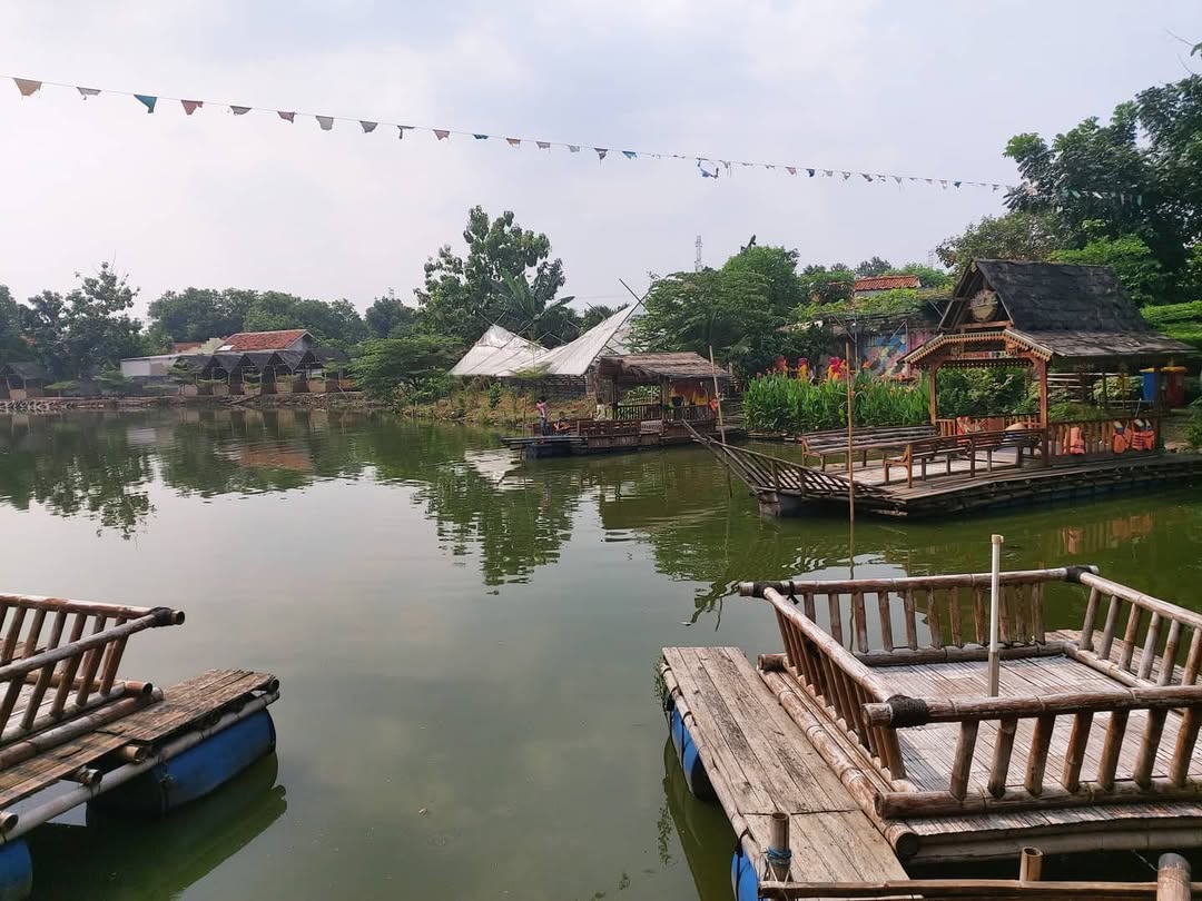 wisata setu bekasi, situ rawa gede.jpg